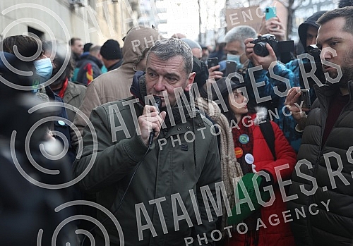 The Association of Environmental Organizations of Serbia - We Know Not to Give organized a blockade of the building of the Government of Serbia in order to remind members of the Government that they sent them requests.Savez Ekoloskih organizacija S