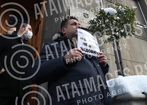 The Association of Environmental Organizations of Serbia - We Know Not to Give organized a blockade of the building of the Government of Serbia in order to remind members of the Government that they sent them requests.Savez Ekoloskih organizacija S