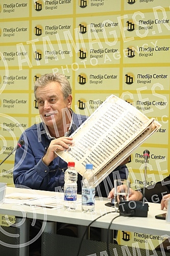 The organizer of the facsimile of Miroslav's Gospel, Veljko Topalovic, and the author of the documentary series on the history of the manuscript, Bosko Savkovic, held a press conference to discuss the damage to Miroslav's Gospel.Priredjivac faksimi