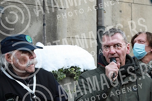 The Association of Environmental Organizations of Serbia - We Know Not to Give organized a blockade of the building of the Government of Serbia in order to remind members of the Government that they sent them requests.Savez Ekoloskih organizacija S