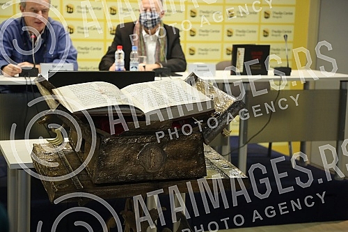 The organizer of the facsimile of Miroslav's Gospel, Veljko Topalovic, and the author of the documentary series on the history of the manuscript, Bosko Savkovic, held a press conference to discuss the damage to Miroslav's Gospel.Priredjivac faksimi