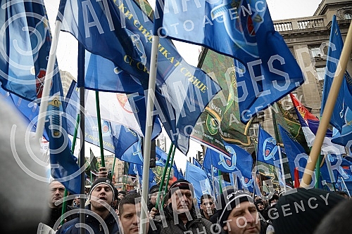 Protest Trade Union of Serbian army and police was held in front of the Serbian government building.Protest Sindikata vojske i policije Srbije odrzan ispred zgrade Vlade Srbije