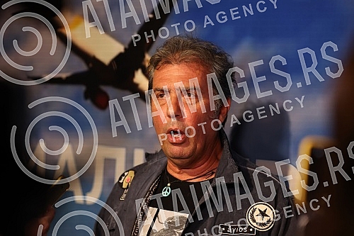 Zoran Kiki Lesendric and the group Piloti promoted the album 