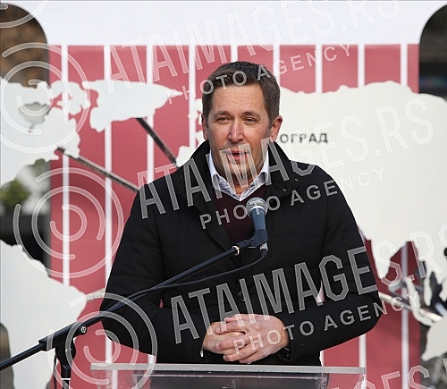 A clock called WORLD ON THE TRACK was unveiled in front of the Hotel Moskva in the center of Belgrade, which will count down a year until the start of the World Athletics Championships in the Belgrade22 hall.Ispred Hotela Moskva u centru Beograda o