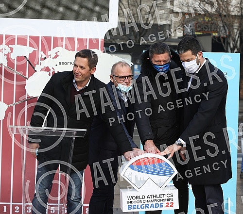 A clock called WORLD ON THE TRACK was unveiled in front of the Hotel Moskva in the center of Belgrade, which will count down a year until the start of the World Athletics Championships in the Belgrade22 hall.Ispred Hotela Moskva u centru Beograda o
