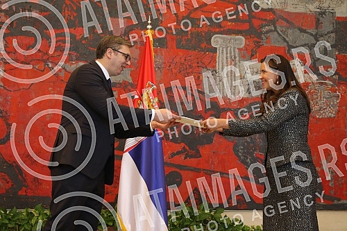 The President of the Republic of Serbia, Aleksandar Vucic, received letters of credence from the new Ambassador of the Kingdom of Sweden, Annika Ben David.Predsednik Republike Srbije Aleksandar Vucic primio je akreditivna pisma nove ambasadorke Kra