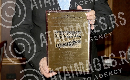 A delegation of Manchester United fans visited the Majestic Hotel, which hosted the famous English team in February 1958. Today marks the 62nd anniversary of a plane crash at a Munich airport killing Manchester United footballers.Delegacija navijaca