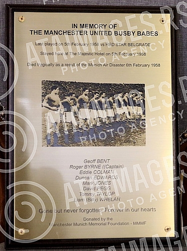 A delegation of Manchester United fans visited the Majestic Hotel, which hosted the famous English team in February 1958. Today marks the 62nd anniversary of a plane crash at a Munich airport killing Manchester United footballers.Delegacija navijaca