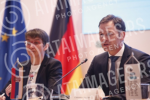 Conference E-invoices and electronic payments for a more competitive economy.Konferencija E-fakture i elektronska placanja za konkurentniju privredu.