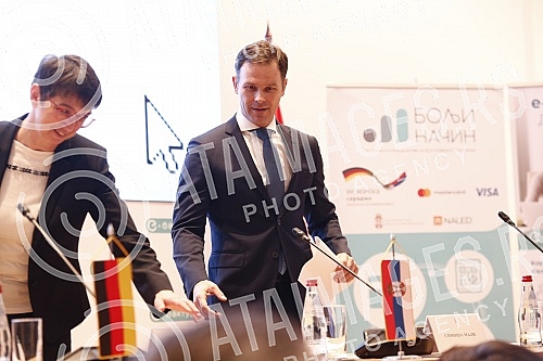 Conference E-invoices and electronic payments for a more competitive economy.Konferencija E-fakture i elektronska placanja za konkurentniju privredu.