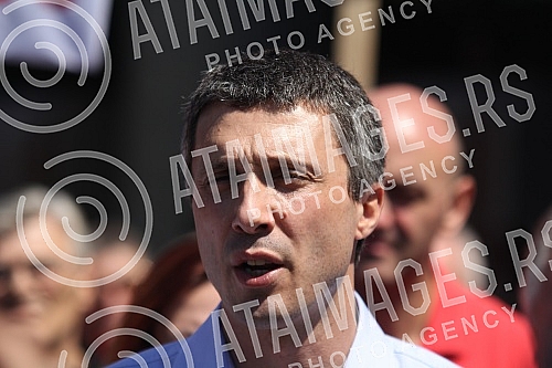 Konferencija za medije Srpskog pokreta Dveri ispred Crkve Svetog Marka u Beogradu povodom obelezavanja godisnjice zlocina u Srebrenici. 