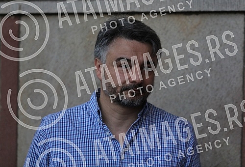 Konferencija za medije Srpskog pokreta Dveri ispred Crkve Svetog Marka u Beogradu povodom obelezavanja godisnjice zlocina u Srebrenici. 