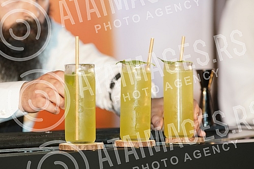 The finals of the Schweppes Mixology Session 2022 competition were held at Ellington's bar hital Hyatt Regency.Finale takmicenja Schweppes Mixology Session 2022 odrzano je klubu Ellington's bar hital Hyatt Regency.