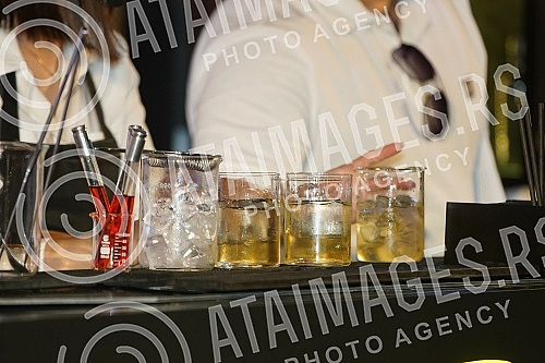 The finals of the Schweppes Mixology Session 2022 competition were held at Ellington's bar hital Hyatt Regency.Finale takmicenja Schweppes Mixology Session 2022 odrzano je klubu Ellington's bar hital Hyatt Regency.