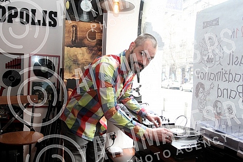 Press conference of the concert and the publication of the first edition vinyl Vasil Hadzimanov - Band, as well as the celebration of 20 years of work on the music scene!Pres konferencija povodom koncerta i objavljivanja prvog vinyl izdanja Vasil Ha