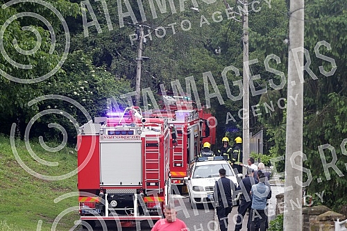 Fire in a private house in Ilije Djuricica Street in Belgrade's Zarkovo neighborhood, Cukarica municipality.Pozar u privatnoj kuci u ulici Ilije Djuricica u beogradskom naselju Zarkovo, opstina Cukarica.