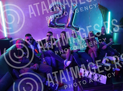 Nenad Marinkovic - Gastoz is directing a video for a new song by the Podgorica group 2L.Nenad Marinkovic - Gastoz rezira spot za novu pesmu podgoricke grupe 2L.