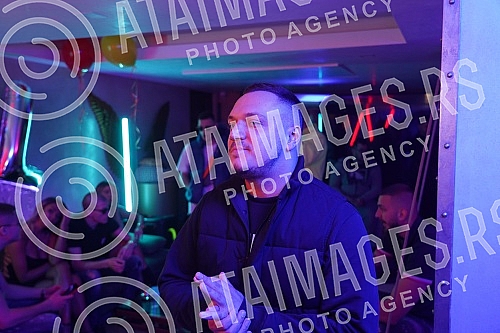 Nenad Marinkovic - Gastoz is directing a video for a new song by the Podgorica group 2L.Nenad Marinkovic - Gastoz rezira spot za novu pesmu podgoricke grupe 2L.