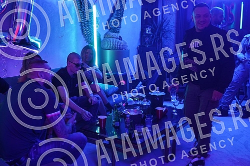 Nenad Marinkovic - Gastoz is directing a video for a new song by the Podgorica group 2L.Nenad Marinkovic - Gastoz rezira spot za novu pesmu podgoricke grupe 2L.