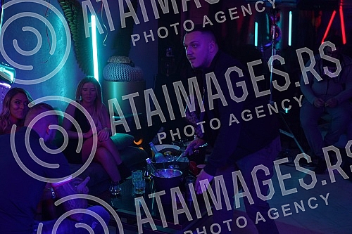 Nenad Marinkovic - Gastoz is directing a video for a new song by the Podgorica group 2L.Nenad Marinkovic - Gastoz rezira spot za novu pesmu podgoricke grupe 2L.