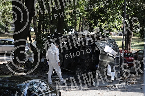 Burned jeep of Jovica Aleksic's boyfriend of tv host Dusica Jakovljevic.Spaljeni dzip Jovice Aleksica decka Dusice Jakovljevic.