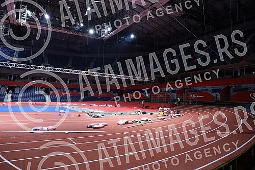 In the Stark Arena, works are underway on setting up an athletics track and preparing an athletic battlefield for the upcoming World Athletics Championships.U Stark areni u toku su radovi na postavljanju atletske staze i spremanje atletskog bojista