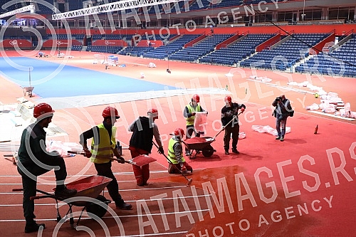In the Stark Arena, works are underway on setting up an athletics track and preparing an athletic battlefield for the upcoming World Athletics Championships.U Stark areni u toku su radovi na postavljanju atletske staze i spremanje atletskog bojista