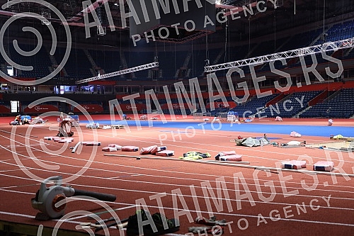 In the Stark Arena, works are underway on setting up an athletics track and preparing an athletic battlefield for the upcoming World Athletics Championships.U Stark areni u toku su radovi na postavljanju atletske staze i spremanje atletskog bojista
