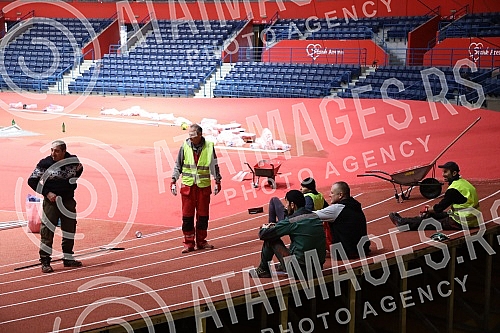 In the Stark Arena, works are underway on setting up an athletics track and preparing an athletic battlefield for the upcoming World Athletics Championships.U Stark areni u toku su radovi na postavljanju atletske staze i spremanje atletskog bojista