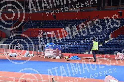 In the Stark Arena, works are underway on setting up an athletics track and preparing an athletic battlefield for the upcoming World Athletics Championships.U Stark areni u toku su radovi na postavljanju atletske staze i spremanje atletskog bojista