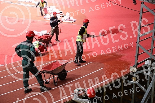 In the Stark Arena, works are underway on setting up an athletics track and preparing an athletic battlefield for the upcoming World Athletics Championships.U Stark areni u toku su radovi na postavljanju atletske staze i spremanje atletskog bojista