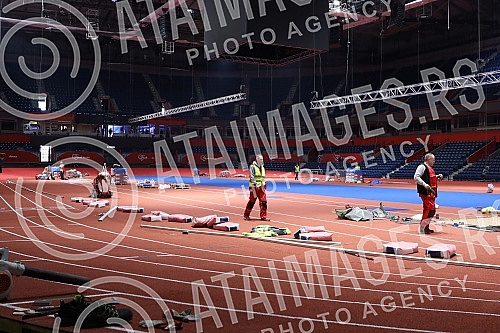 In the Stark Arena, works are underway on setting up an athletics track and preparing an athletic battlefield for the upcoming World Athletics Championships.U Stark areni u toku su radovi na postavljanju atletske staze i spremanje atletskog bojista