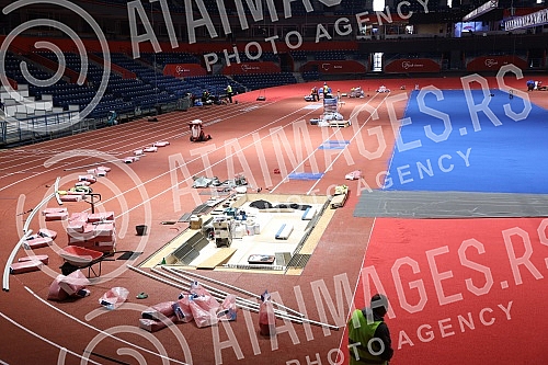 In the Stark Arena, works are underway on setting up an athletics track and preparing an athletic battlefield for the upcoming World Athletics Championships.U Stark areni u toku su radovi na postavljanju atletske staze i spremanje atletskog bojista