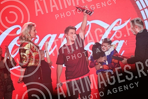 The final of online talent show held in Serbia Discovered by Coke!Finale online talent show-a u Srbiji Discovered by Coke!