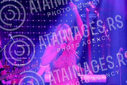 Serbian singer Dara Bubamara (Radojka Rada Kesic) performed in a night club Gothic.Srpska pevacica Dara Bubamara (Radojka Rada Kesic) nastupila je u nocnom klubu Gotik