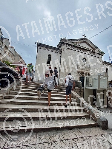 Start of the working week without big crowds in the center of Split in the early morning hours.Pocetak radne nedelje bez velikih guzvi u centru Splita u ranim jutarnjim casovima.