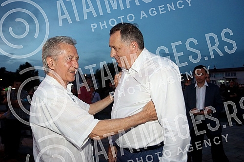 Concert on the occasion of the Day of the Municipality of Celinac on the Square in front of the Municipality. Koncert povodom Dana opstine Celinac na Trgu ispred Opstine.