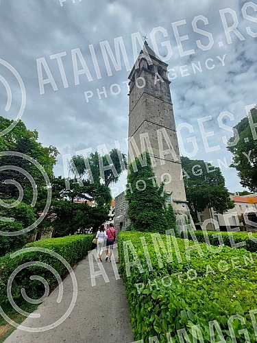 Start of the working week without big crowds in the center of Split in the early morning hours.Pocetak radne nedelje bez velikih guzvi u centru Splita u ranim jutarnjim casovima.