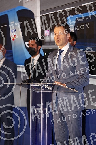 The contractual agreement for the Project of infrastructure construction and filling of the plateau for the metro depot in Makisko polje in Belgrade was signed in the ceremonial hall of the Old Palace.Ugovorni sporazum za Projekat izgradnje infrast