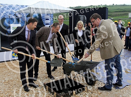 Setting the foundation stone for the first IKEA department store in Serbia.Postavljanje kamena temeljca za prvu robnu kucu kompanije IKEA u Srbiji.