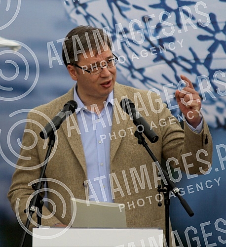 Setting the foundation stone for the first IKEA department store in Serbia.Postavljanje kamena temeljca za prvu robnu kucu kompanije IKEA u Srbiji.