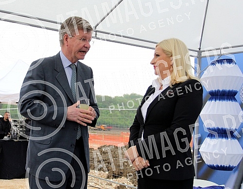 Setting the foundation stone for the first IKEA department store in Serbia.Postavljanje kamena temeljca za prvu robnu kucu kompanije IKEA u Srbiji.