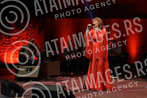 The Tourist Organization of Nis organized a free concert of Biljana Krstic and the Bistrik Orchestra entitled The Scent of Heritage at the Low Fortress on the occasion of the celebration of the city's glory of St. Emperor Constantine and Empress Hele