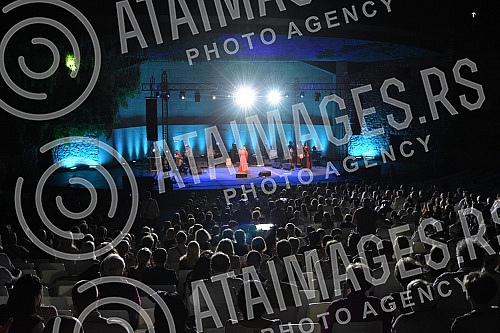 The Tourist Organization of Nis organized a free concert of Biljana Krstic and the Bistrik Orchestra entitled The Scent of Heritage at the Low Fortress on the occasion of the celebration of the city's glory of St. Emperor Constantine and Empress Hele