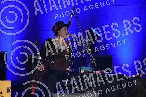 The Tourist Organization of Nis organized a free concert of Biljana Krstic and the Bistrik Orchestra entitled The Scent of Heritage at the Low Fortress on the occasion of the celebration of the city's glory of St. Emperor Constantine and Empress Hele