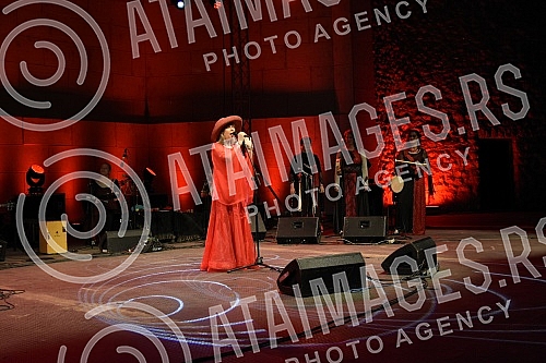 The Tourist Organization of Nis organized a free concert of Biljana Krstic and the Bistrik Orchestra entitled The Scent of Heritage at the Low Fortress on the occasion of the celebration of the city's glory of St. Emperor Constantine and Empress Hele
