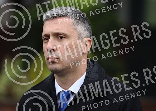 President of Dveri Bosko Obradovic and Vice President of the Executive Board of Dveri Slavisa Miletic held a press conference in front of the building of the Ministry of Mining and Energy, with the topic: 