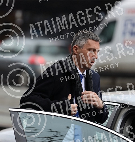 President of Dveri Bosko Obradovic and Vice President of the Executive Board of Dveri Slavisa Miletic held a press conference in front of the building of the Ministry of Mining and Energy, with the topic: 