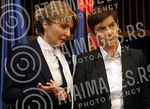 The Prime Minister of the Republic of Serbia, Ana Brnabic, attended the signing of the Memorandum of Cooperation on the development of a dual model of studies in higher education in the building of the Aviation Academy. Predsednica Vlade Republike 