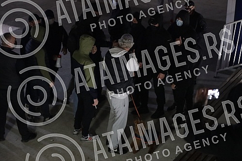 Verbal conflict between citizens and members of the Leviathan movement on Cvetni trg, where the gathering 